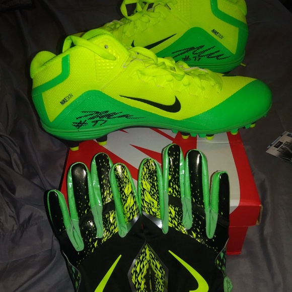 NFL Combine Cleats Autographed and Gloves main image 8